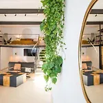 Industrial Loft In Front Of Santa Apolonia