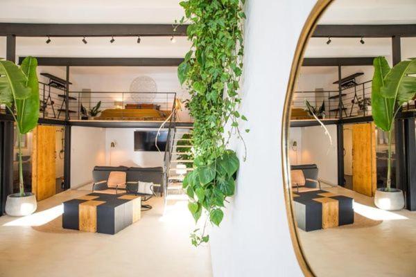 Industrial Loft In Front Of Santa Apolonia Lissabon